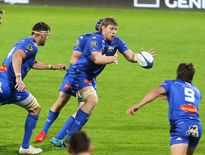 Tom Staniforth, ici servi par Santiago Arata, sera un des fers de lance des Castrais face à l’UBB, dans un match que les Tarnais aborderont sans pression. Photo Icon Sport