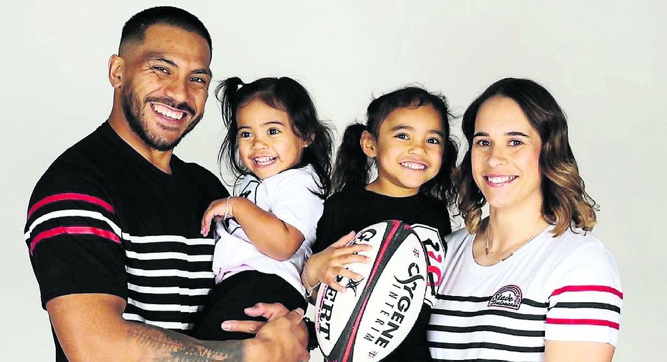 Pita Ahki, Kayla McAlister et leurs filles