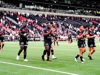 Le pilier lyonnais international Demba Bamba, (2e en partant de la gauche)a été victime de propos racistes dans des commentaires sur le compte Instagram du club. Le Lou dans son ensemble s’est rapidement saisi de l’affaire et a répondu immédiatement en venant au soutien de son joueur, apparu visiblement touché en conférence de presse. De gauche à droite, Patrick Sobela, Demba Bamba, Baptiste Couilloud, Ethan Dumortier et Guillaume Marchand.