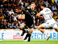 Après trois défaites en trois rencontres les Rochelais de Romain Sazy doivent s’imposer face aux Biarrots pour ne pas rester dans une situation de relégable. Photo Icon Sport