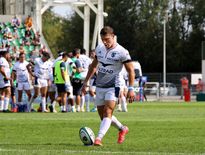 Paolo Garbisi (Montpellier), qui se prépare à tirer au but, était peu en réussite à Pau.