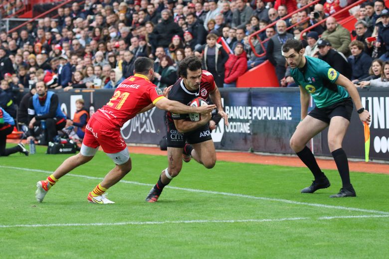 L'ailier Arthur Bonneval inscrit l'ultime essai de Toulouse, synonyme de bonus offensif.