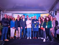 Les dirigeants de Bpifrance et du Volley-Ball Nantes célèbrent leur partenariat