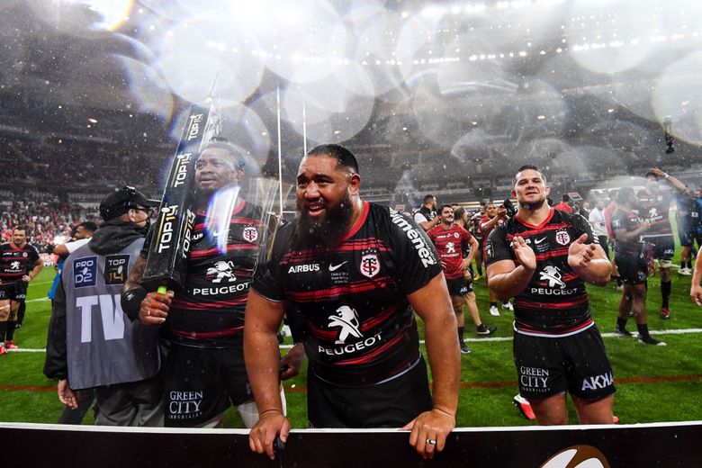 Faumuina et ses coéquipiers lors de la finale du TOP 14 2019