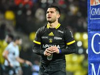 Brice Dulin, relâché par le staff du XV de France, devrait être titulaire à Biarritz avec son club de La Rochelle.