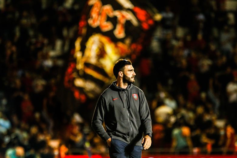 Charles Ollivon dans le stade Félix Mayol