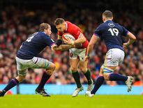 Dan Biggar a été impérial face aux Ecossais. Auteur de quinze points et d’un drop salvateur, l’ouvreur aura été l’homme de la victoire galloise. Photo Icon Sport