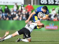 Gabin Michet (Clermont) est plaqué par Enzo Sanga (Brive)