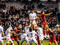 Teakiri Ben-Nicholas, dans un registre aérien, est l’une des bonnes pioches du recrutement des Tarnais. Photo Icon Sport