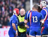 William Servat auprès de ses joueurs du XV de France