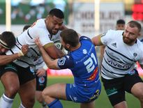 Par deux fois, So’otala Fa’aso’o a renversé Jérémy Fernandez sur la même combinaison après touche pour aller marquer. Photo Diarmid Courrèges