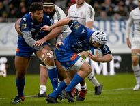 Gaëtan Barlot (balle en main) a fait basculer le derby en inscrivant le seul essai du Castres olympique.