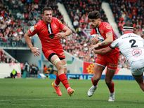 Malgré la défaite, Ntamack et ses coéquipiers ne s’avouent pas vaincus et se projettent déjà sur le match retour où il faudra redoubler d’efforts en terre irlandaise. Photo MO - Patrick Derewiany