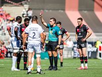 Mohamed Haouas écopait d’un carton rouge avant la pause pour une drôle de charge sur Clément Laporte
