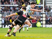 Le demi de mêlée racingman Nolann Le Garrec face à La Rochelle en championnat.