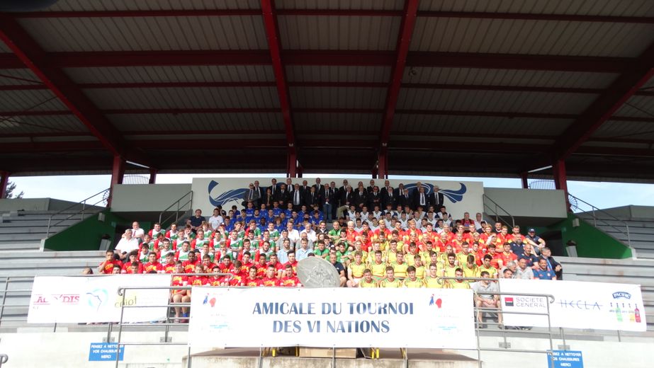 L’Amicale des supporters du XV de France est bien plus qu’un simple club de fans . Cette association créée en 1955 organise désormais plusieurs compétitions de jeunes, dont l’opération 5000 cadets en vue du Mondial 2023.