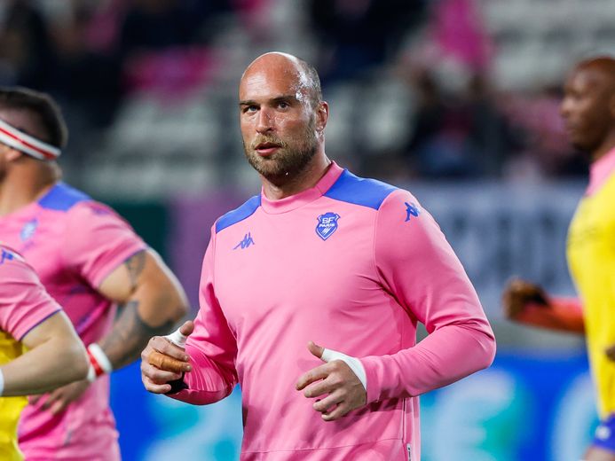 À 34 ans, il mettra un terme à sa carrière pour se consacrer à la vie d'agent sportif