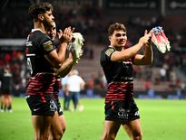 Irrésistible en club et installée en équipe de France, la paire formée par Antoine Dupont et Romain Ntamack est considérée comme la meilleure du monde à l’heure actuelle.
