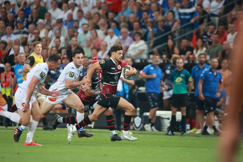 Romain Natmack (Toulouse), qui file à l'essai face à Castres.