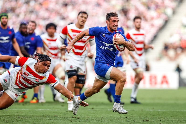 Tevita TATAFU (Japon) et Baptiste COUILLOUD (France).