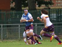 Avec trois premiers déplacements prévus à Nevers, Aix-en-Provence et Mont-de-Marsan, trois équipes ayant joué les premiers rôles la saison dernière, les Angoumoisins de Robin Copeland (ballon en main) seront directement dans le bain du Pro D2. Photo Stéphanie Biscaye