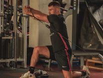 Comme une partie de ses coéquipiers, Arthur Retière a retrouvé le chemin de l’entraînement lundi. Et l’ancien Rochelais est déjà au travail en salle de musculation pour bien démarrer son aventure toulousaine.