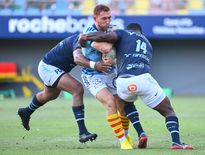 Lucas Dubois pris par deux Racingmen lors du match de pré-saison.