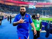 Assez rare dans les médias, le pilier droit du Stade rochelaise et du XV de France, à quelques jours de la reprise, s'est longuement confié sur la saison passée, sa carrière internationale et aussi ses ambitions futures pour sa fin de carrière. À 32 ans, il a assez d'expérience pour n'éluder aucun sujet.