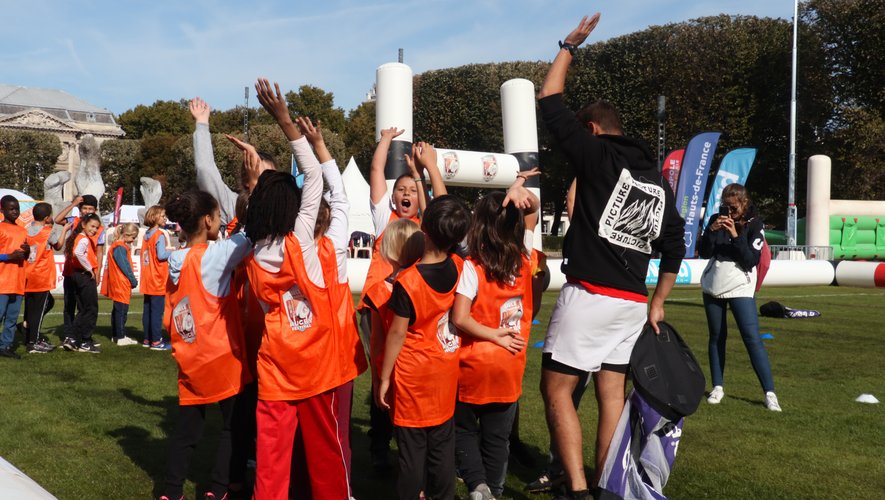 Près de 800 enfants étaient présents pour participer aux ateliers rugby animés par la Ligue de rugby des Hauts-de-France.