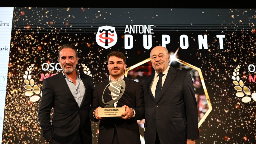 Antoine Dupont (26 ans, 40 sélections) a été le grand acteur de la 69e cérémonie des Oscars du Rugby, organisée ce lundi par Midi Olympique, au Pavillon Gabriel à Paris.
