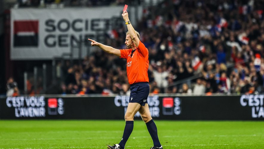 Waynes Barnes inflige un carton rouge lors de France-Afrique du Sud