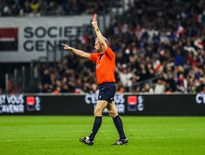 Waynes Barnes inflige un carton rouge lors de France-Afrique du Sud