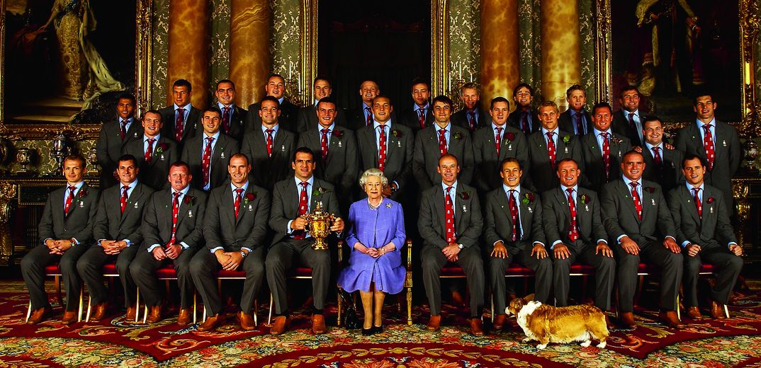 Photo officielle des champions du monde 2003 avec la Reine Elizabeth au Palais de Buckingham.