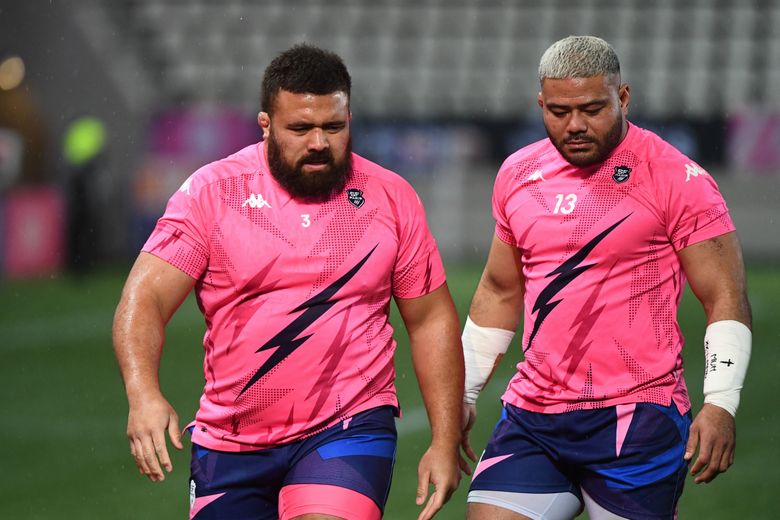 Paul Alo Emile aux côtés de Tolu Latu