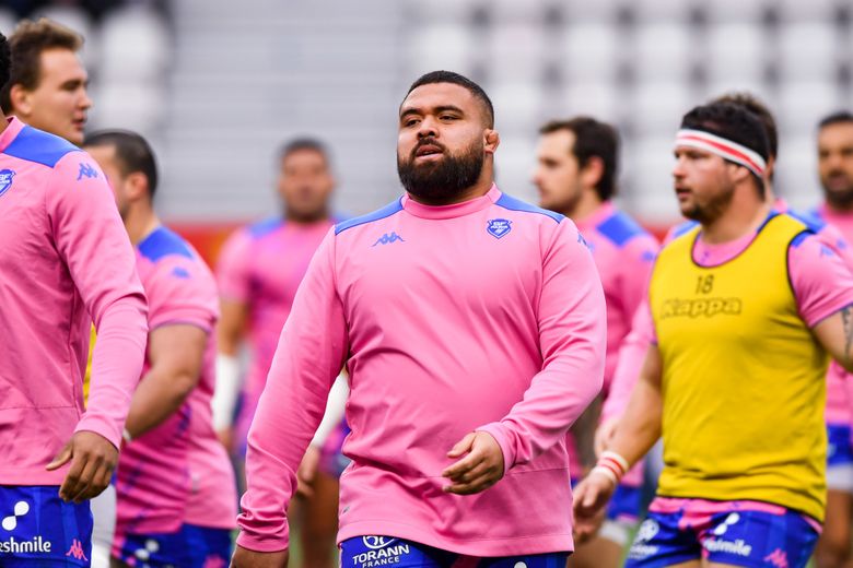 Paul Alo Émile à l'échauffement avec le Stade français