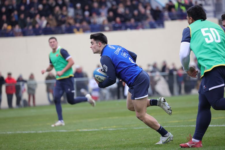 Nolann Le Garrec avec le XV de France lors de l'entraînement du 28 janvier à Capbreton