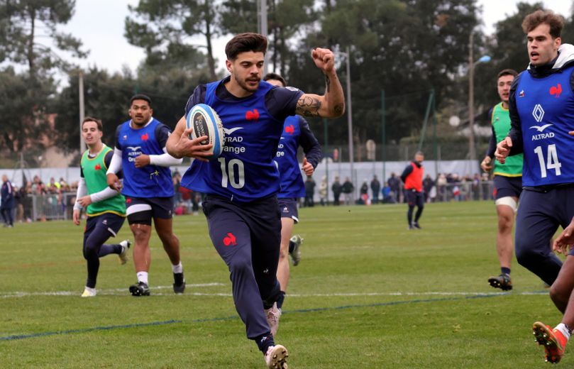 Romain Ntamack sera de nouveau le maître à jouer des Bleus à Rome dimanche prochain.