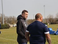 Jeremy Davidson, ici avec Karena Wihongi, a dirigé en début de semaine ses premiers entraînements sous les couleurs du CO.