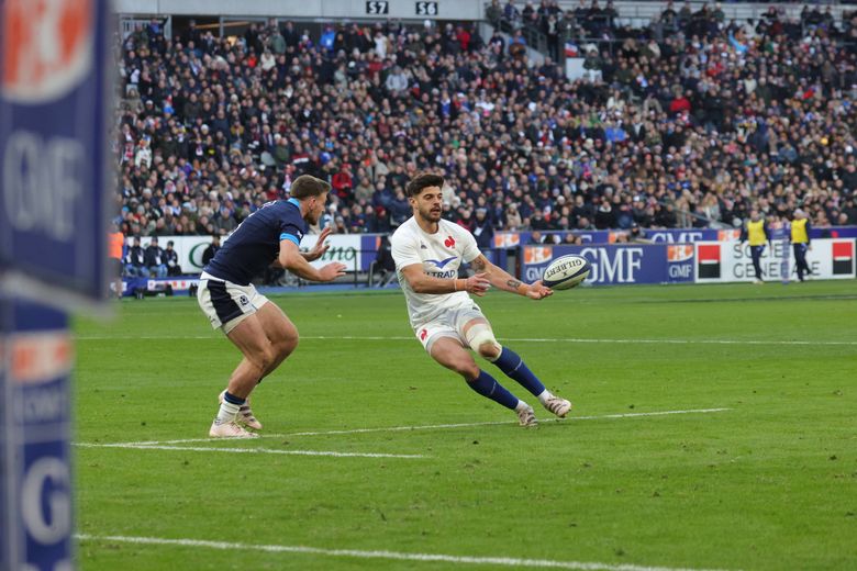 L’épine dorsale des Bleus, ici l’ouvreur français Romain Ntamack, a respecté le cadre fixé par Fabien Galthié avec succès.