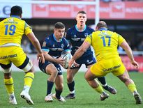 Louis Carbonel, balle en main, face à Clermont pour la 20ème journée de Top 14