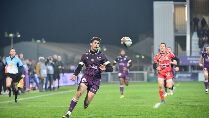 Titularisé au poste de demi d'ouverture, Rémi Brosset a inscrit le premier essai du match pour Angoulême.