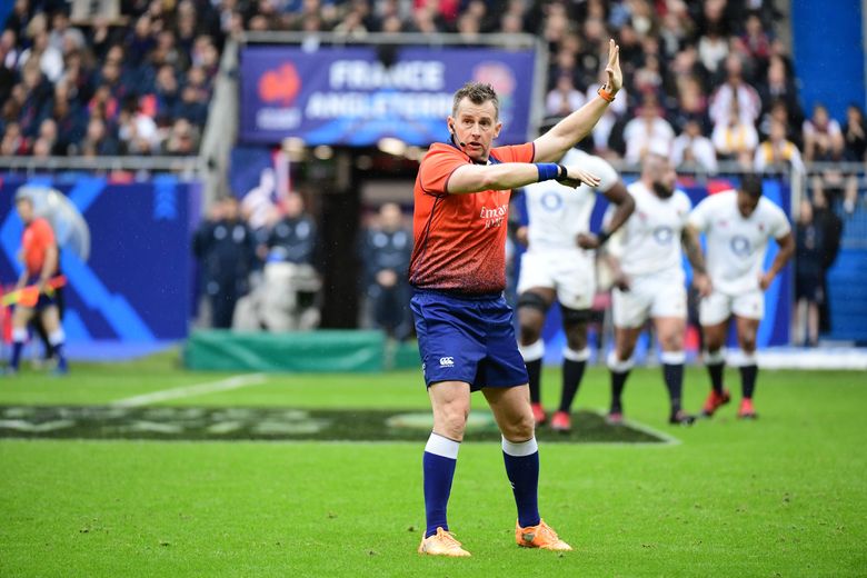 Nigel Owens, ici lors du match France-Angleterre 2020, pourrait apporter un regard extérieur aux Springboks.
