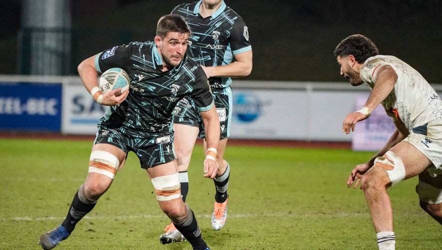 Passé par les Bleuets, le deuxième ligne Andrew Chauveau met un terme à neuf saisons passées à Massy.