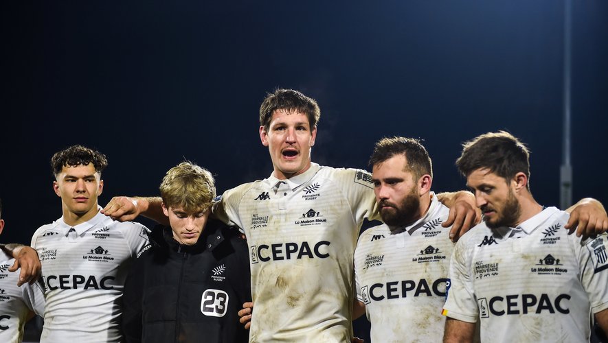 Alexandre Flanquart ici au milieu a annoncé sa fin de carrière sur Rugbyrama