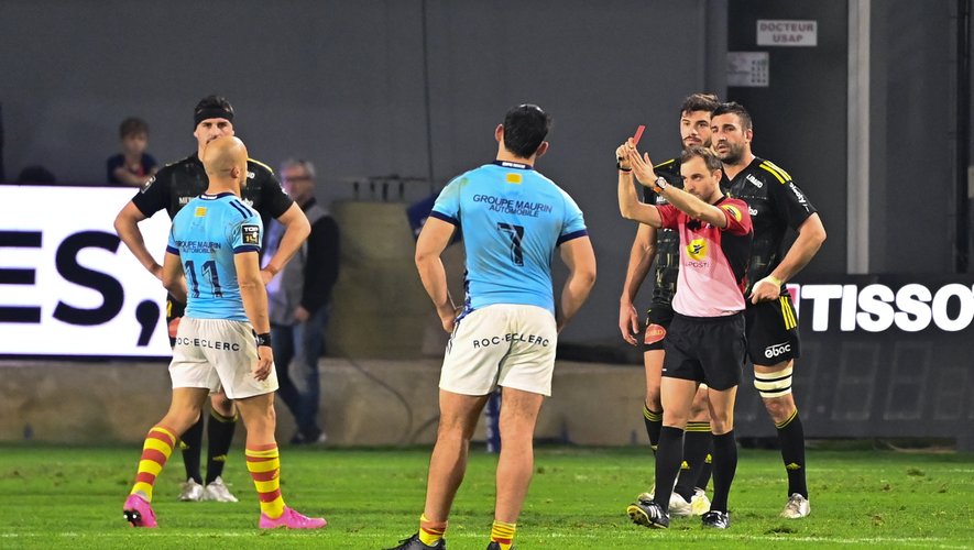 Mathieu Acebes a reçu un carton rouge contre la Rochelle après sa faute sur Danty